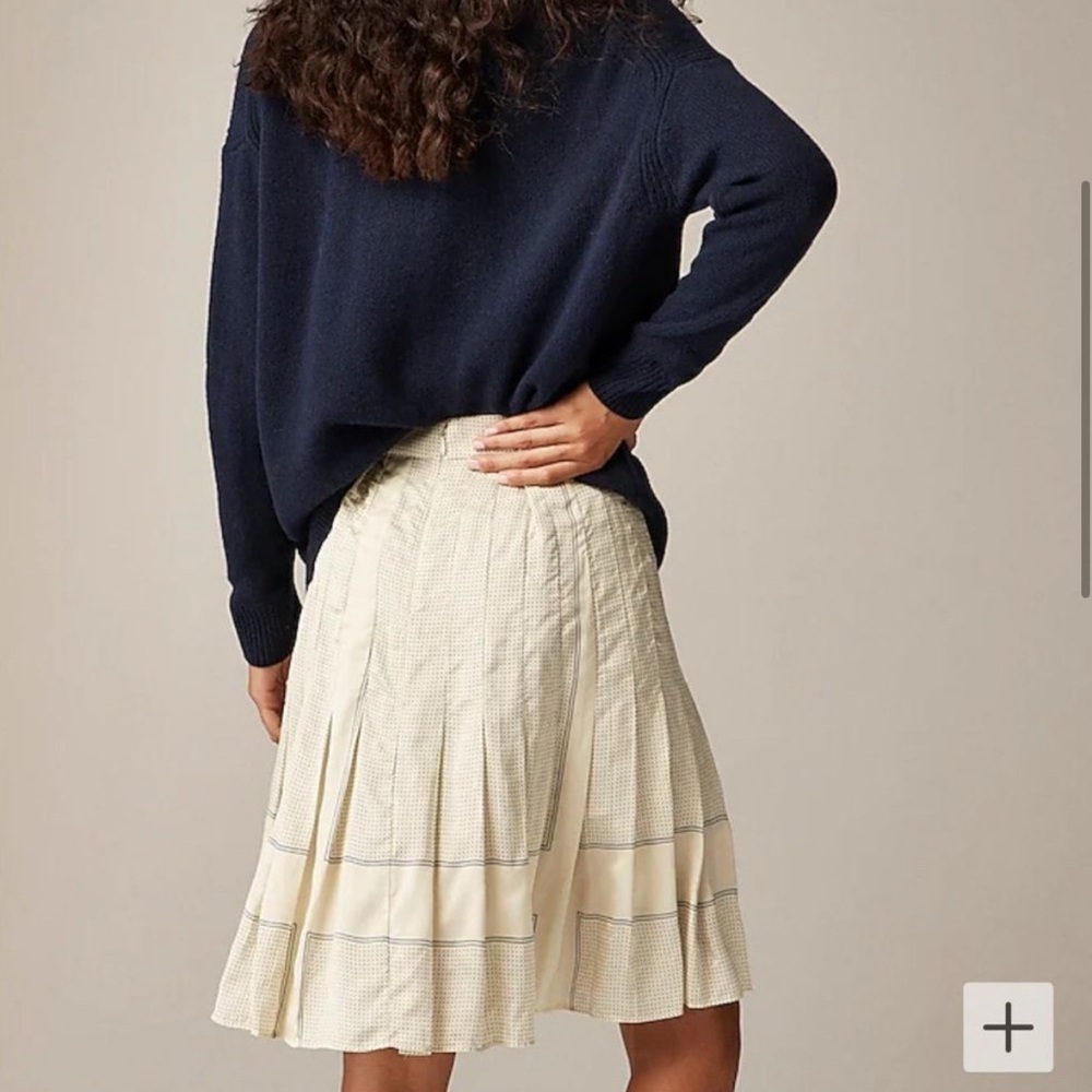J. Crew NWT pleated scarf print skirt, cream
with navy trim, size 14 - Picture 2 of 13